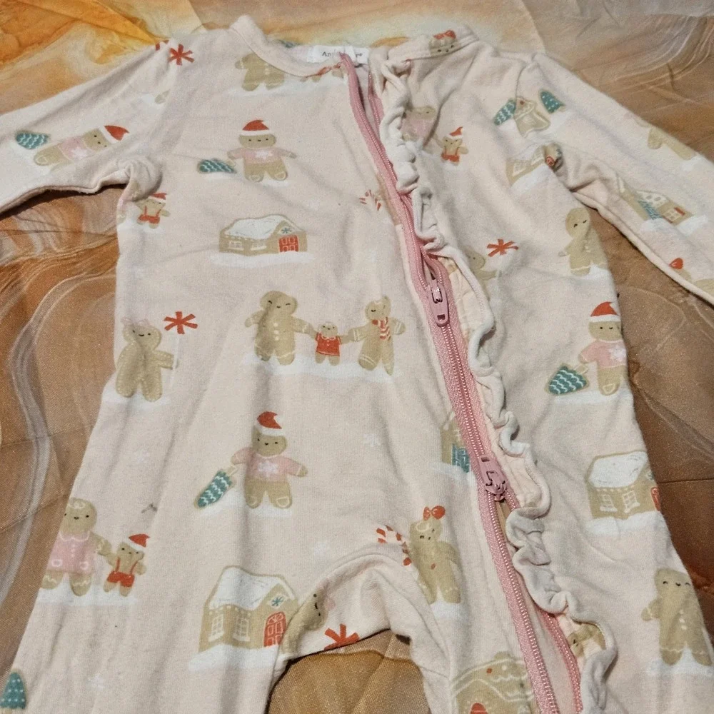 Angel Dear Gingerbread Christmas Ruffle Footie Sleeper 3-6M Bamboo